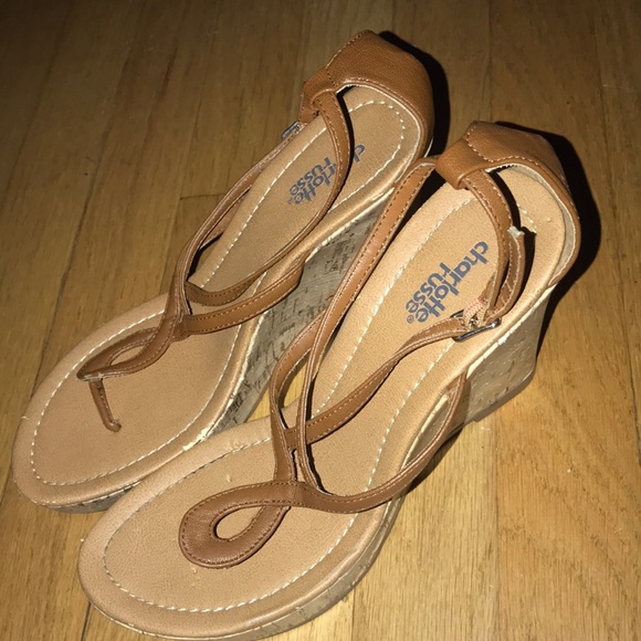 tan heels - Picture 2 of 2